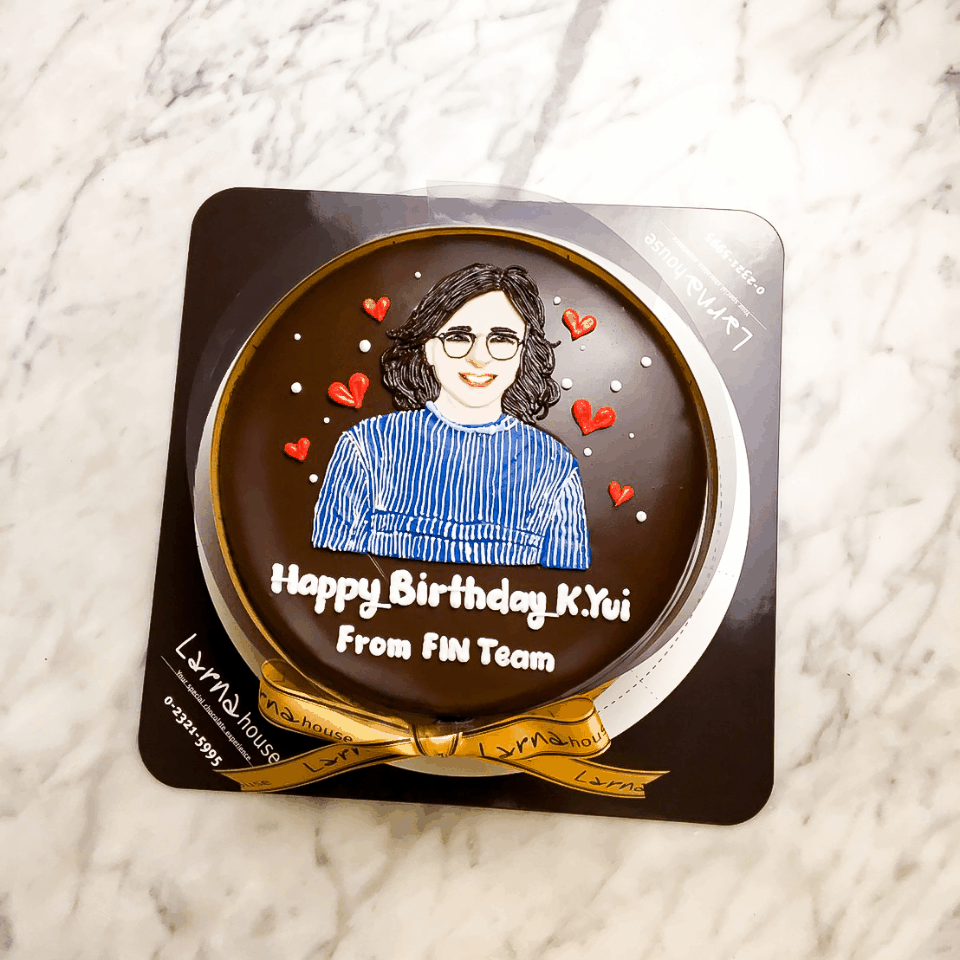 Original Larna cake with portrait drawing